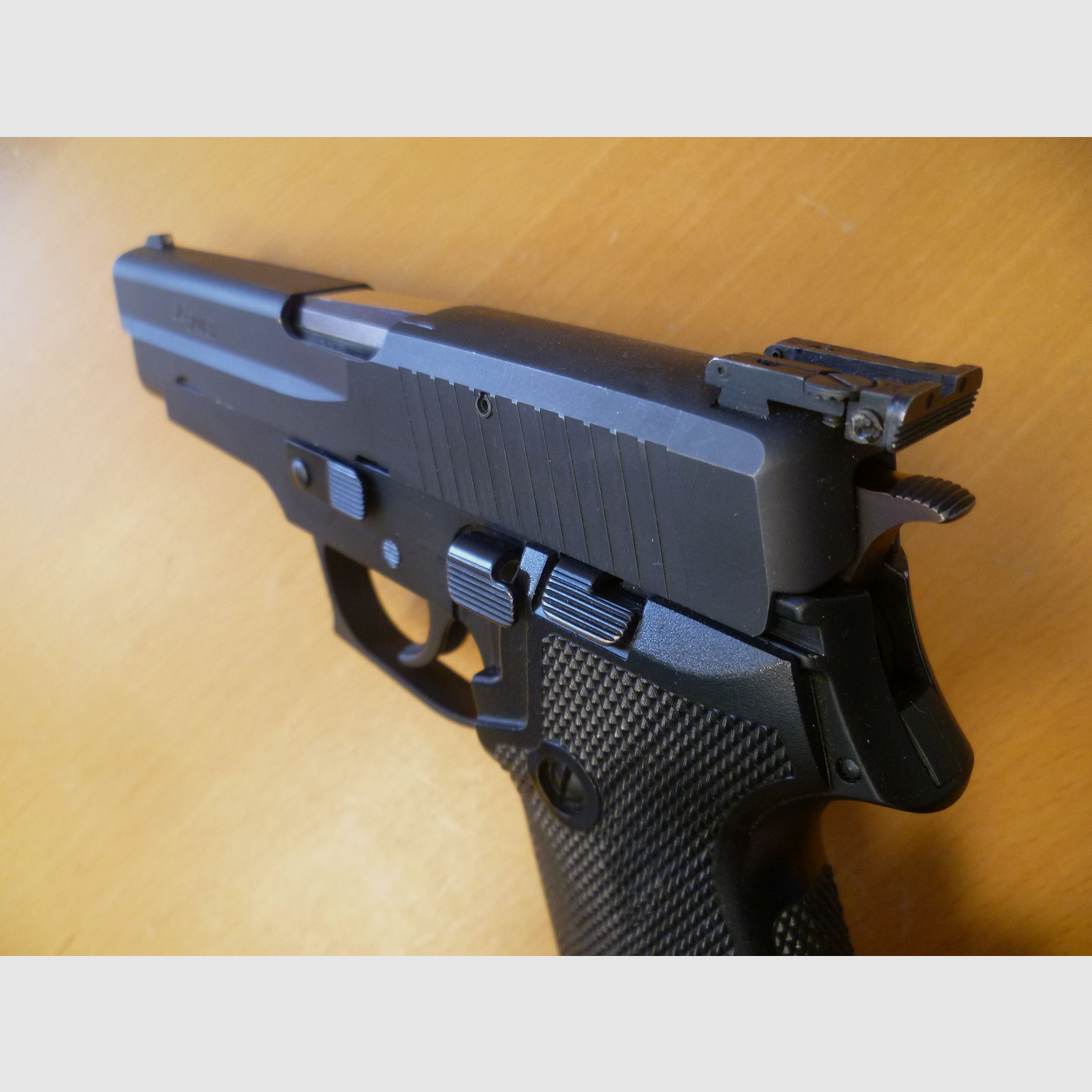 Pistole SIG Sauer P220 9mm Luger