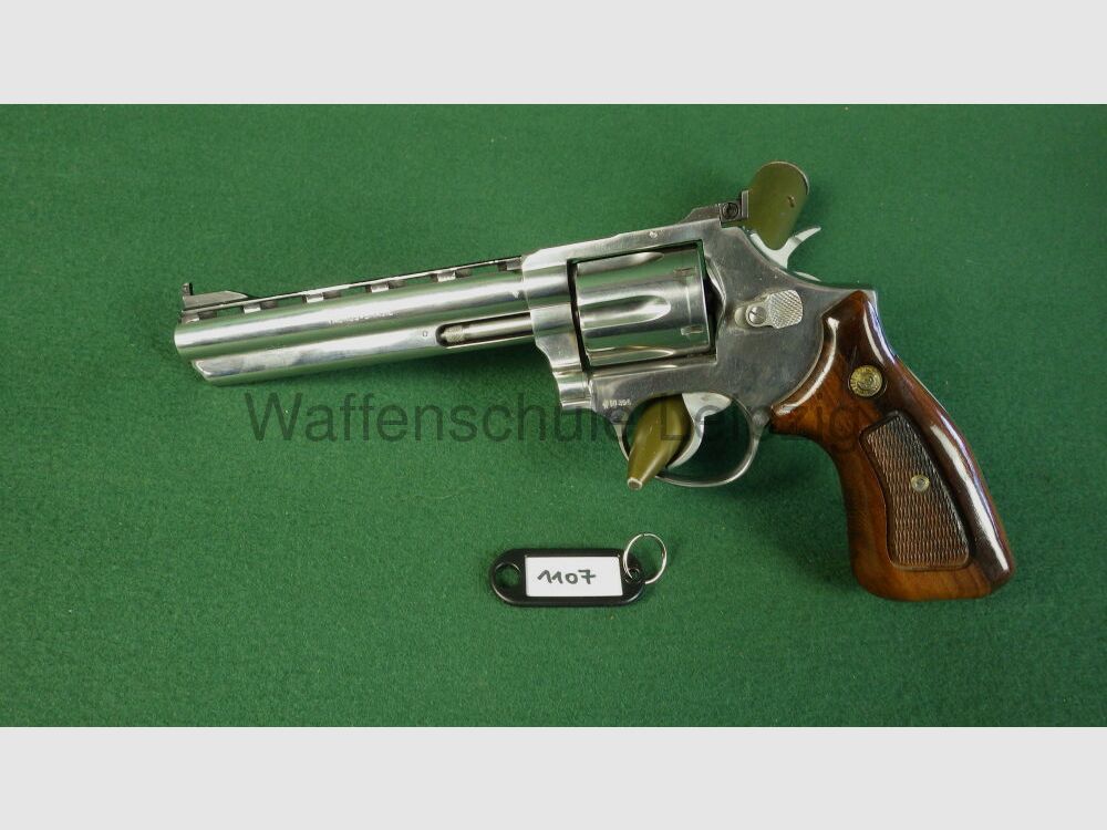 Taurus 689