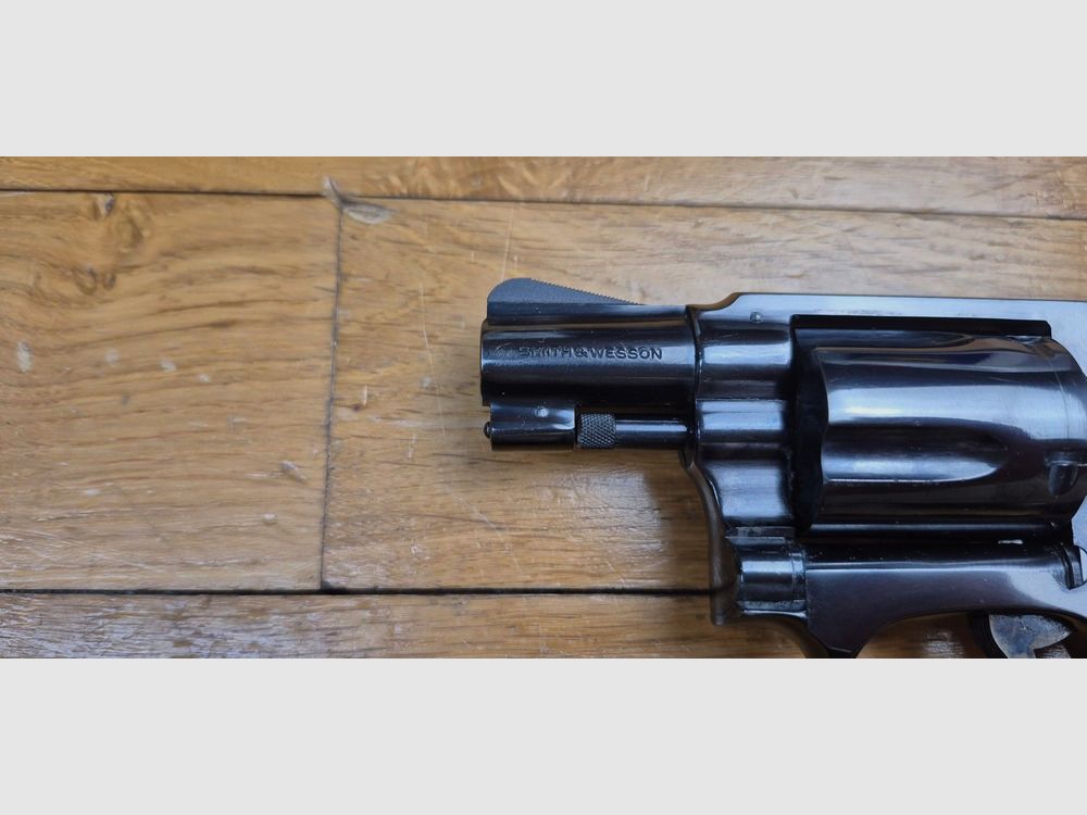 Seltenes Revolver Smith&Wesson Mod 36-1 oder „Chiefs Special“ – 5 Schuss im Kal. 38 SP – 2 Zoll Lauf neu – Waffe von 1975 – Pachmayr Griffschalen zusätzlich – Zustand nahe neu! – TBE++, Bild 6 von 20