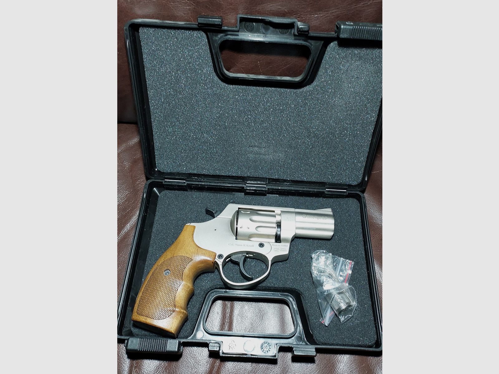 Ekol Viper 2,5 Zoll Nickel mit Holzgriff 9mm R.K. (PTB 1062)