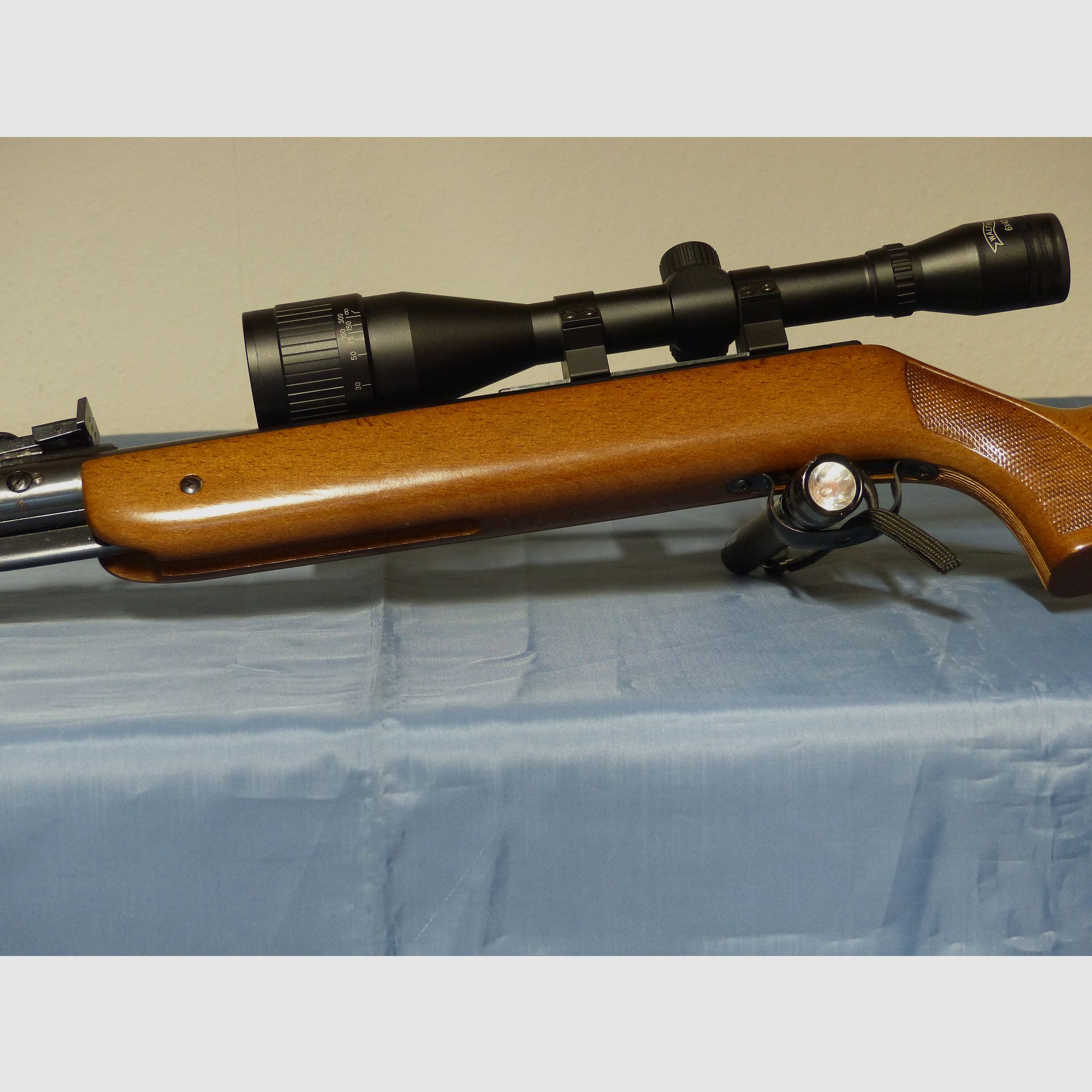 Carabina de aire comprimido Diana modelo 35 con mira telescópica Cal. 4,5 mm en estado como nuevo