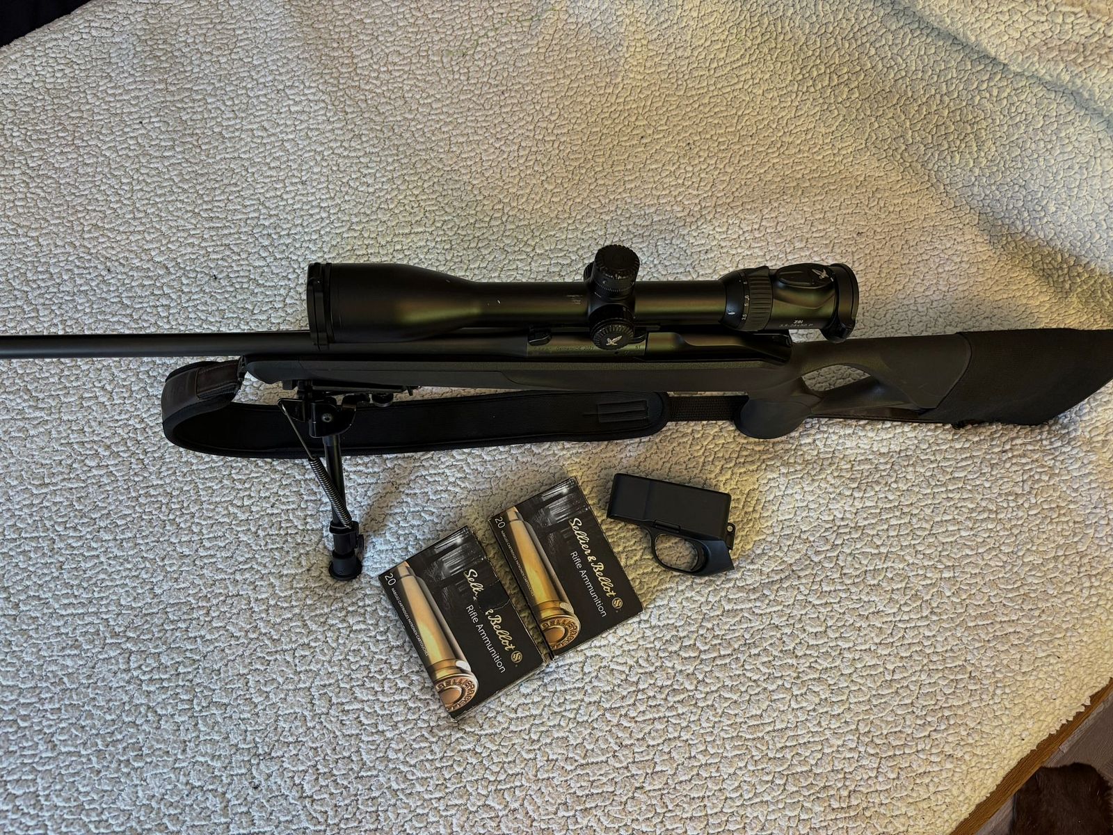 Blaser R8 270 Win. Bez celownika, ale z akcesoriami