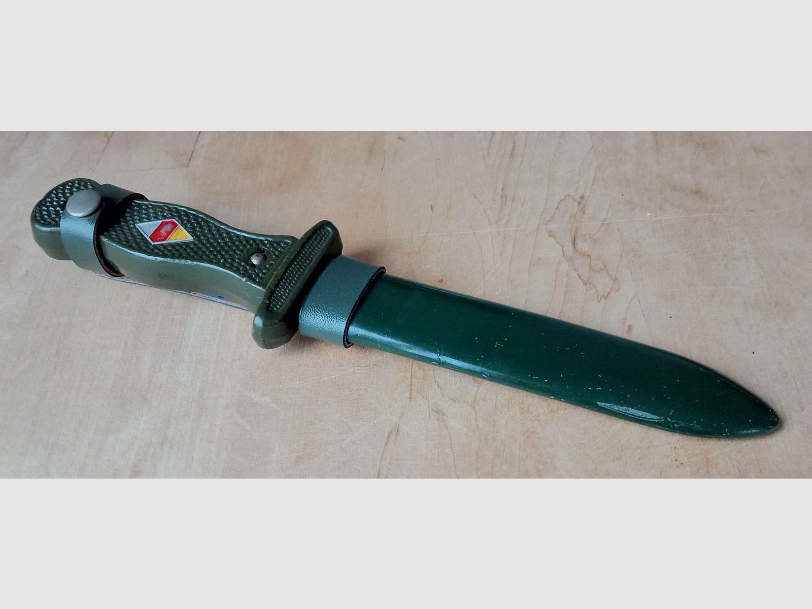 Original Fahrtenmesser von Hubertus Solingen aus dem Kalten Krieg  Vorlage BW Kampfmesser und optisch angelehnt an HJ Fahrtenmesser