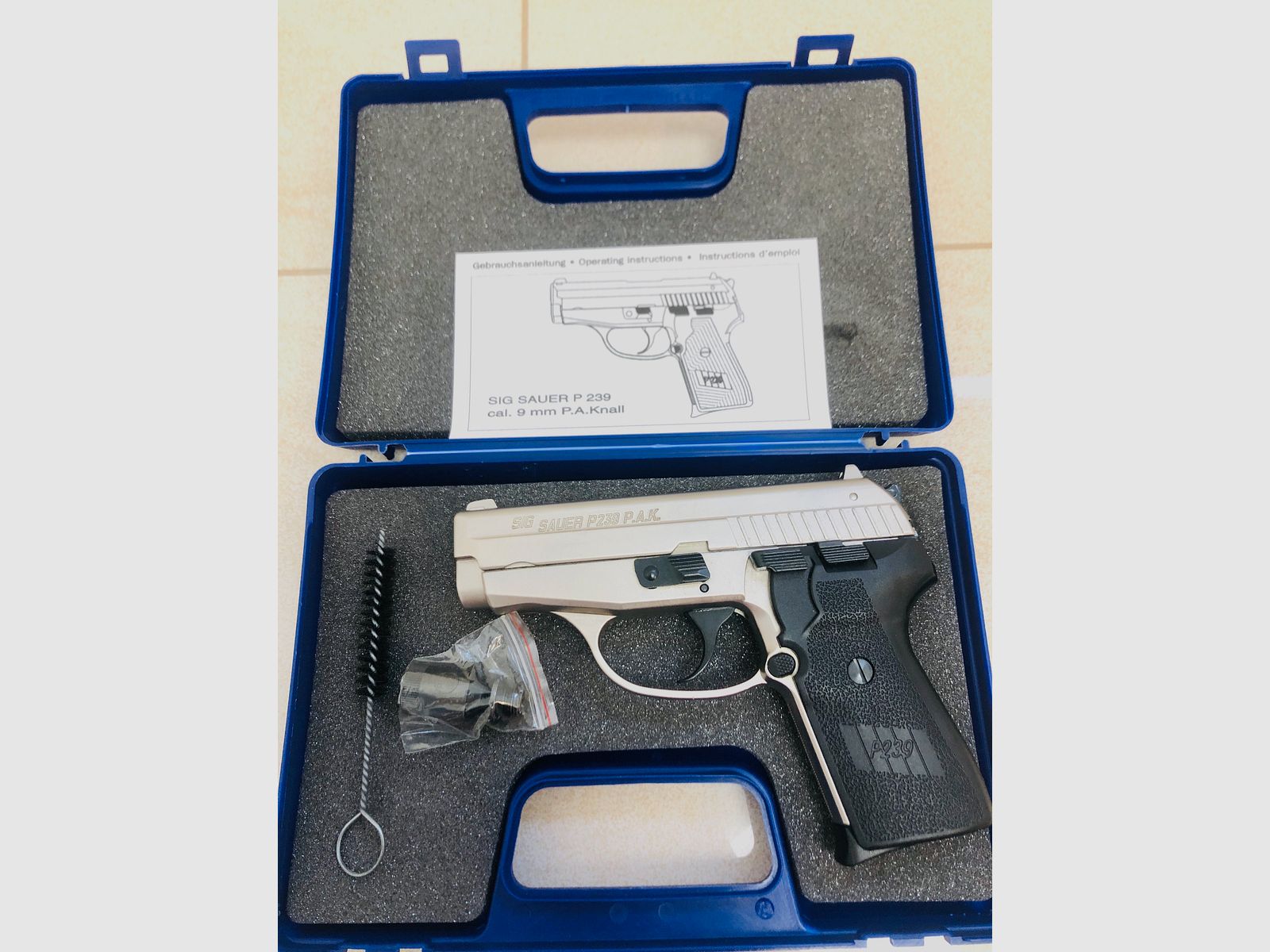••• SIG SAUER P239 schreckschiesspistool / nikkel / accessoires / originele verpakking / PTB 874 •••