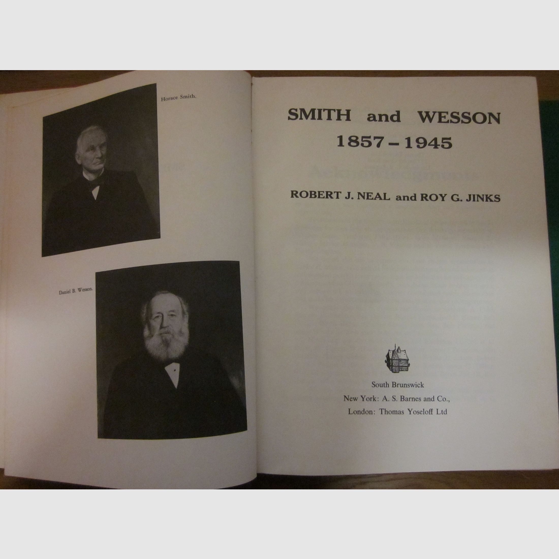 Buch: Smith& Wesson 1857- 1945 von Jinks - englisch