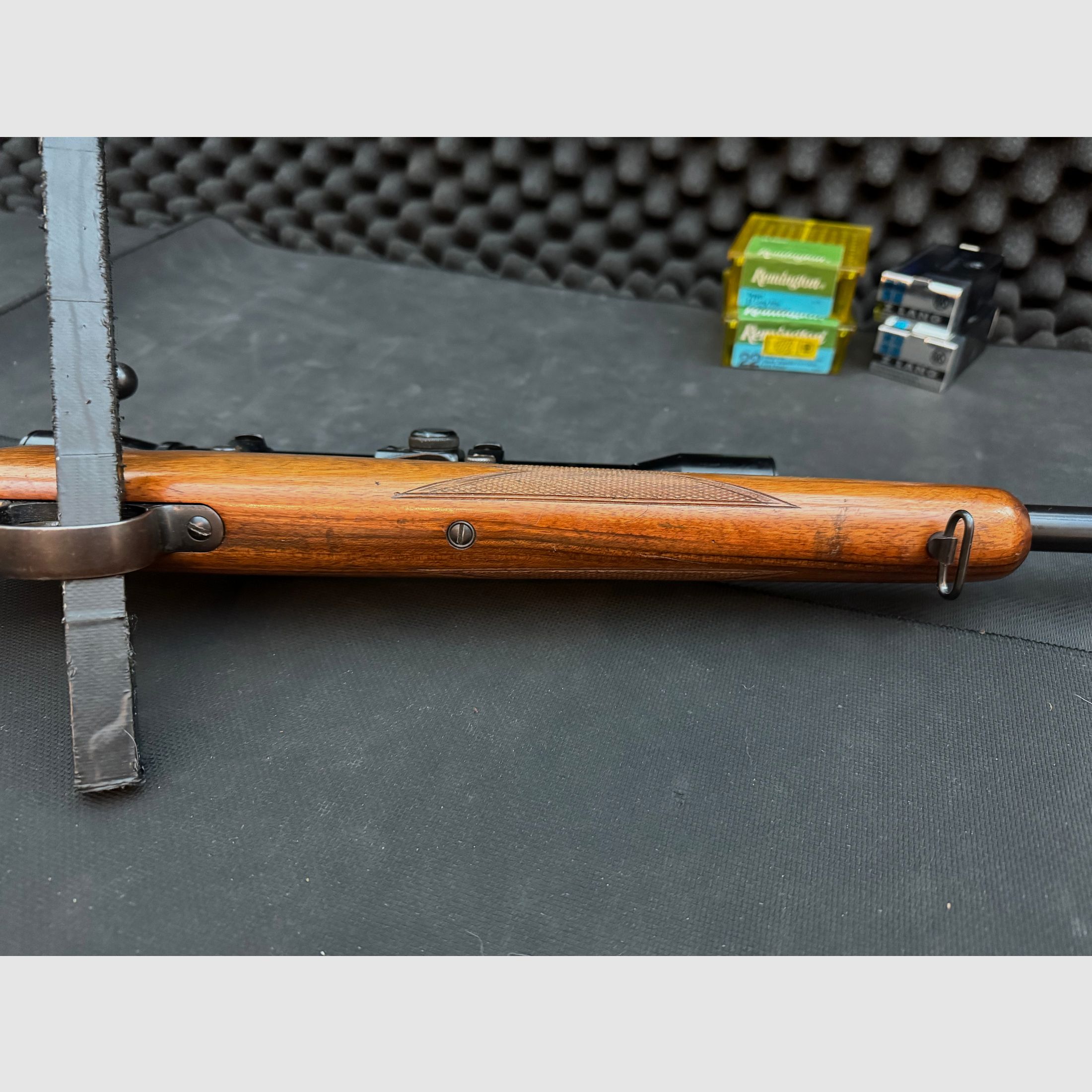 Anschütz Einzelladerbüchse .22lr mit Zielfernrohr 4x32