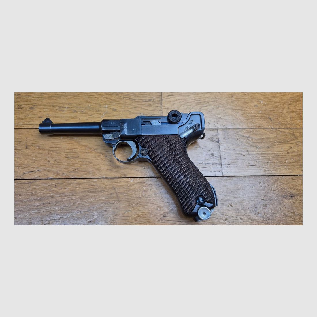 Sehr schöner Luger P08 – Herstellung „S/42“ von Mauser – Sehr seltenes Exemplar in „G“ für 1935 – Rahmen Typ 1908-1918 noch nicht verstärkt nach 1936 – Eines von 54.070 produzierten Exemplaren in 1935 – Seltene Waffe – TBE+, Bild 2 von 30