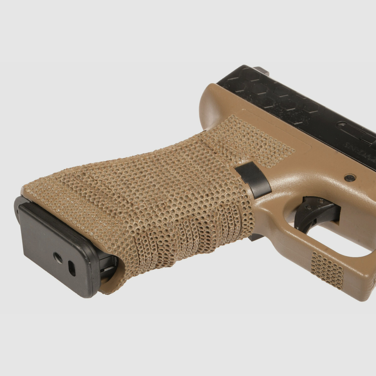 P03 GBB Airsoft Pistole in TAN | Delta Armory