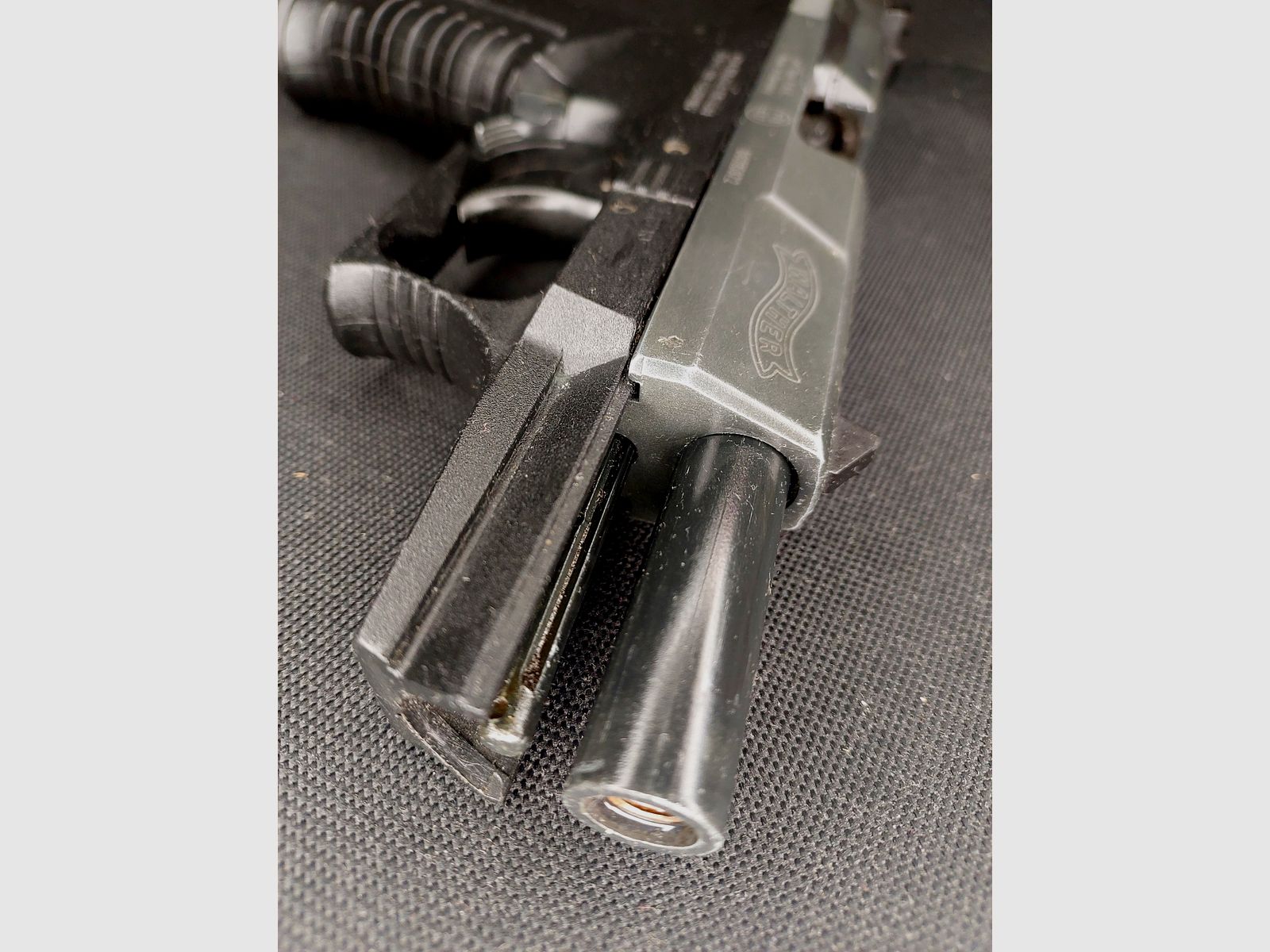 Walther P99 Schreckschuss Pistole 9mm P.A.K. (PTB 637) mit 2 Magazinen