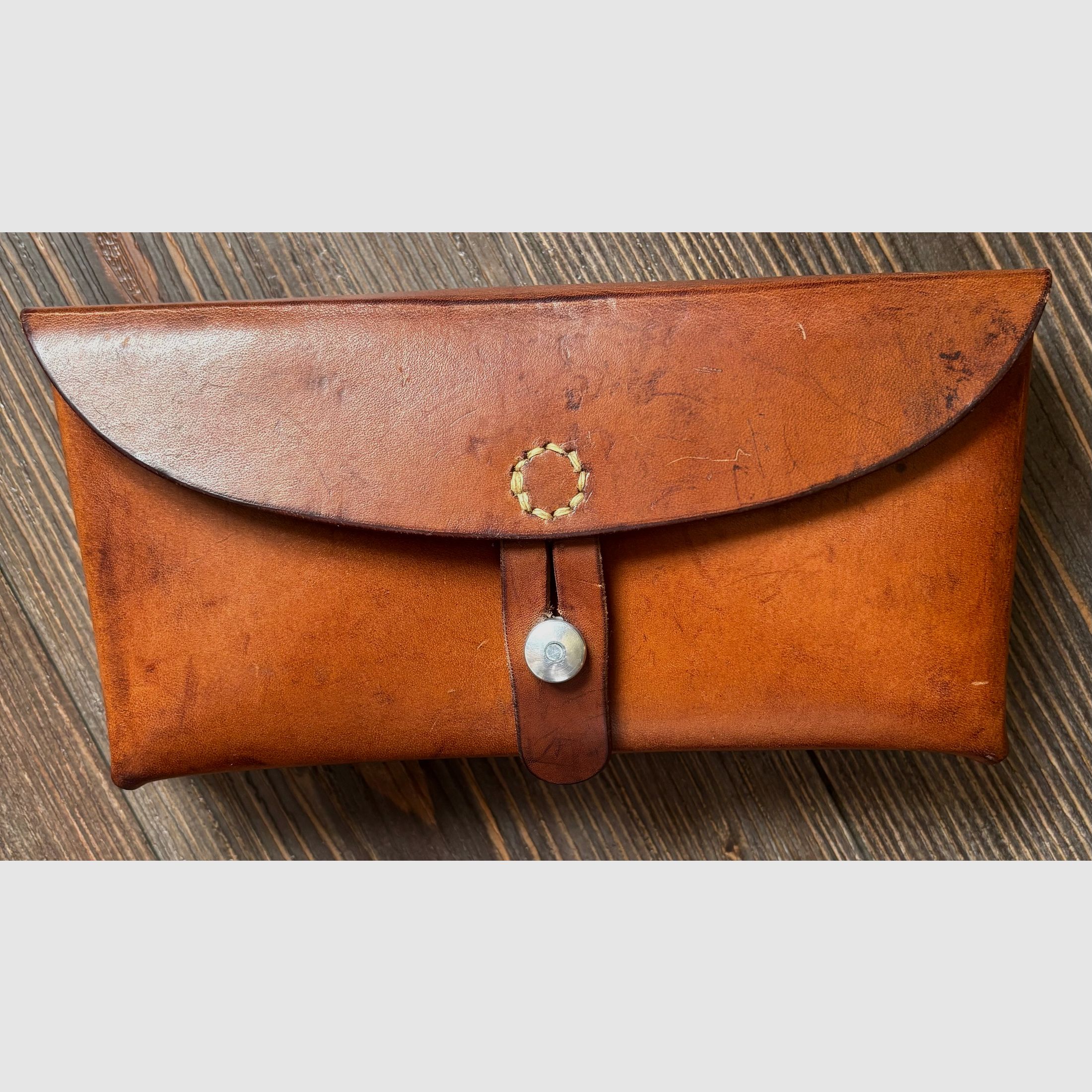 Étui à munitions de l'armée suisse au style safari