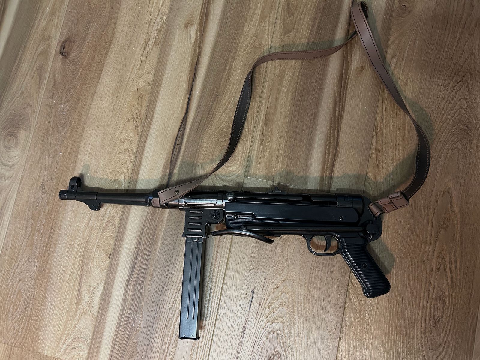 MP 40  Deko von Denix 