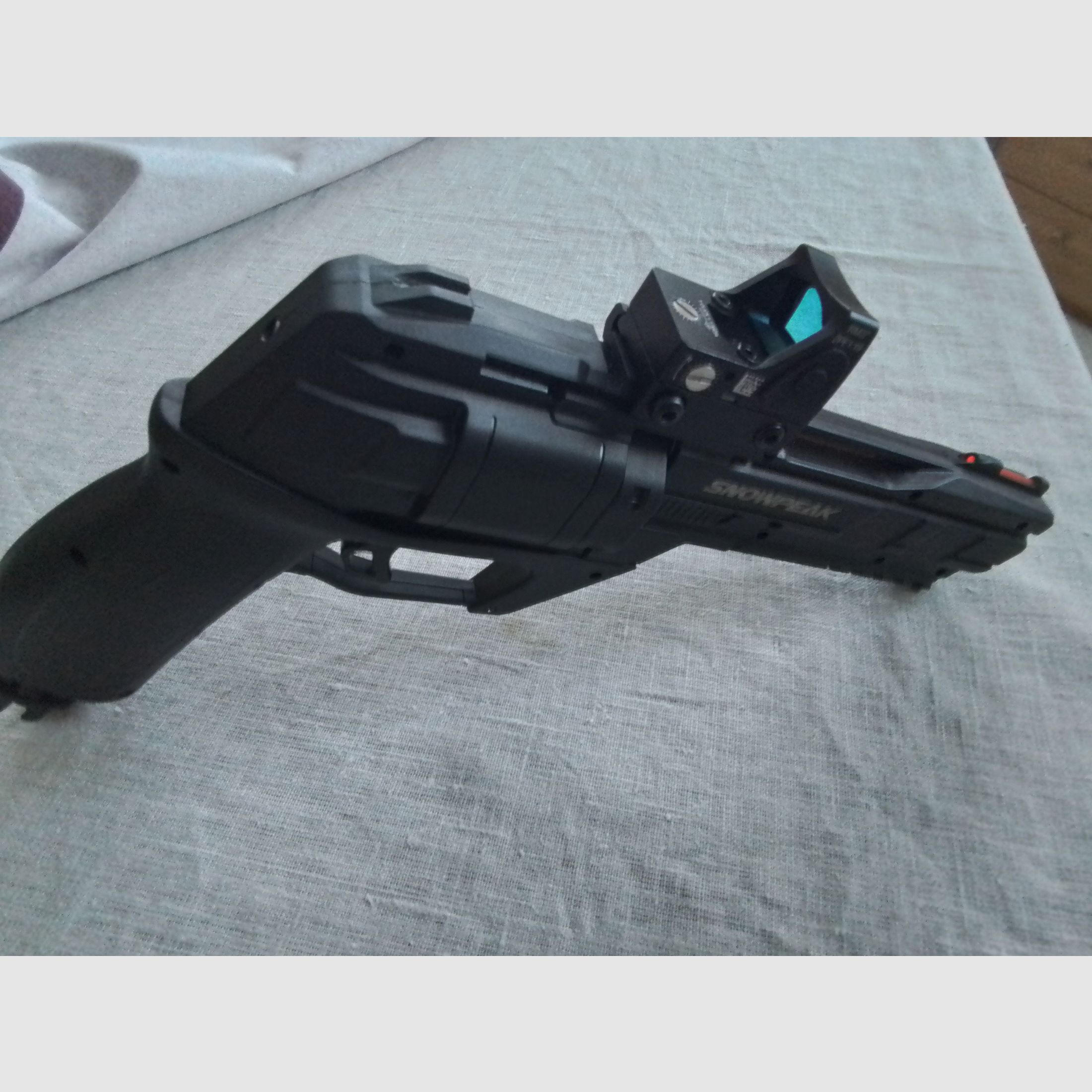 Snowpeak CP 300 Defender Co² Revolver mit Tasche, red dot Visier, 2 Co² Kartuschen, Gummikugeln und Keramikgeschosse als Glasbrecher