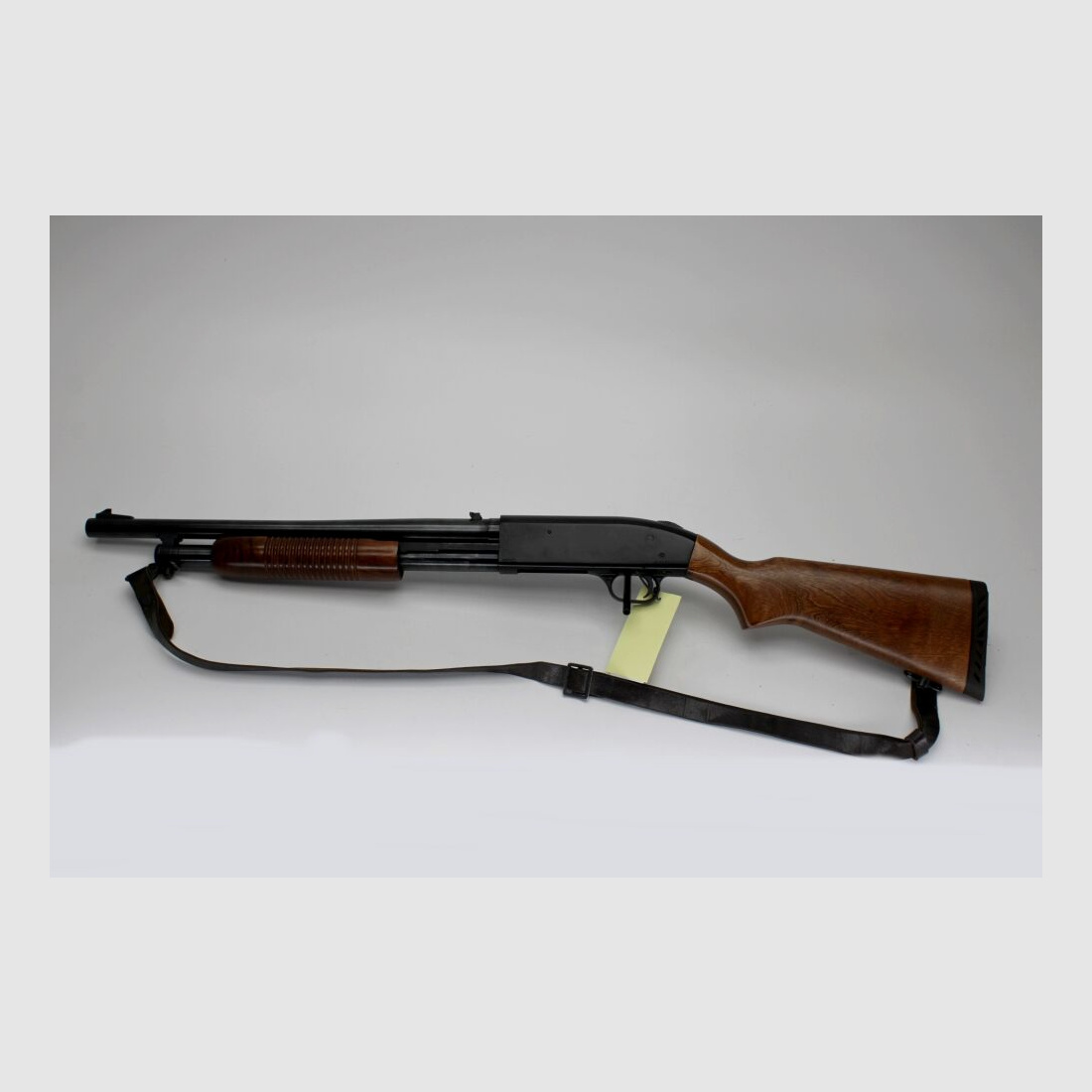 Fucile a ripetizione con calcio anteriore Mossberg 500A Slugster 12/76