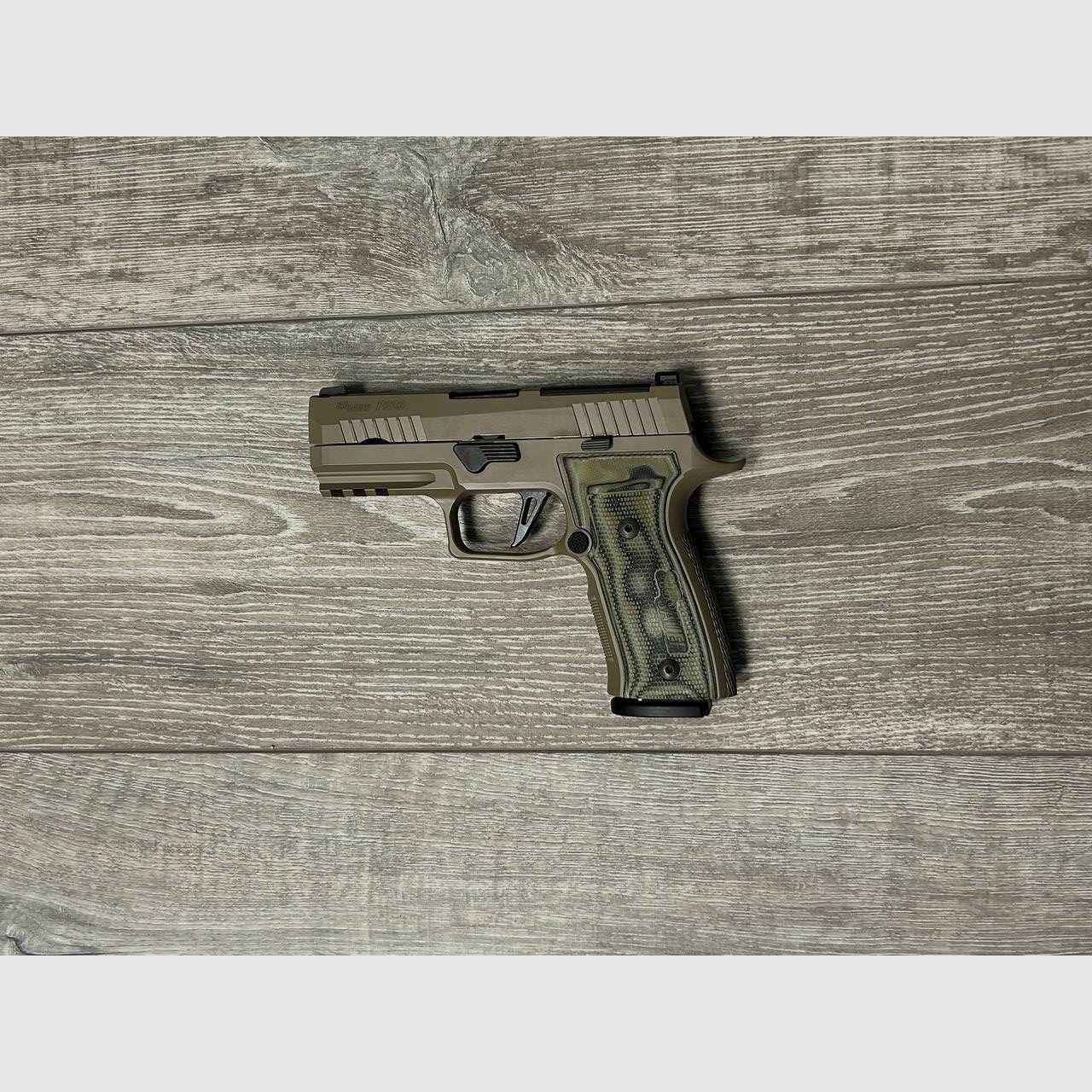 P320 AXG Scorpion, Bild 2 von 2