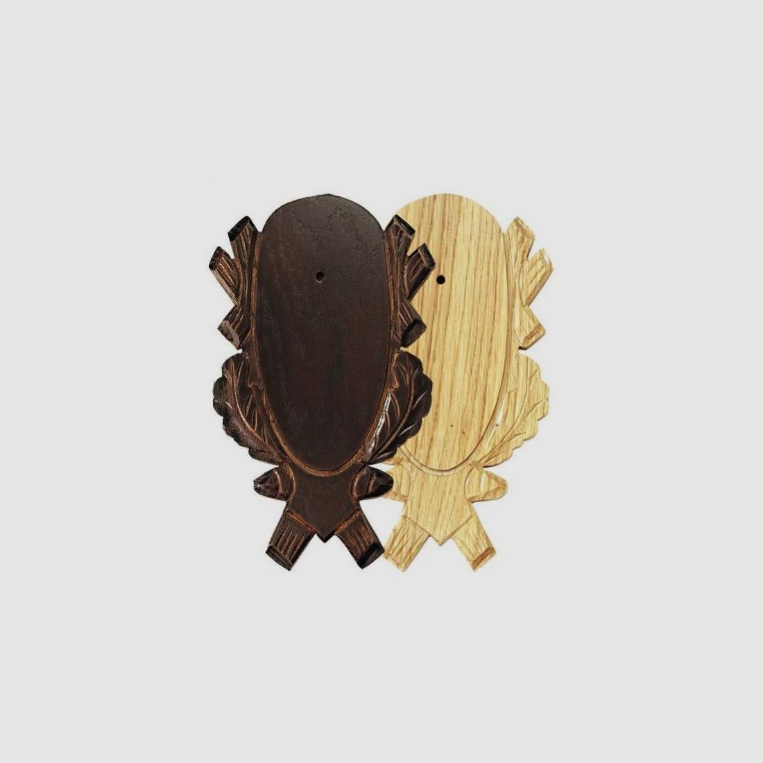 Embleem voor ree, vervaardigd met bladeren en eikels 18 x 9 cm, afbeelding 1 van 4