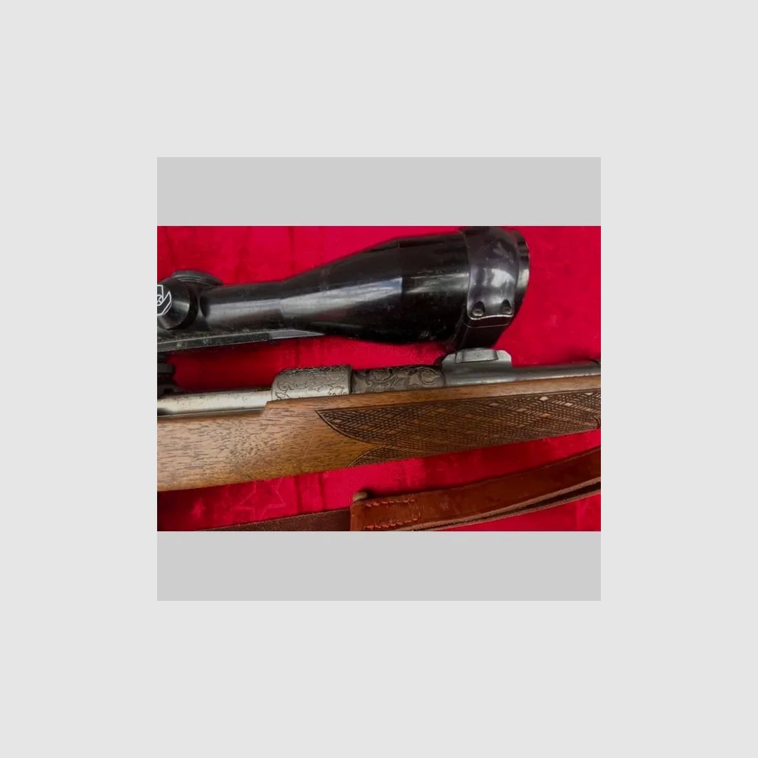 Mauser Modell 98 Cal. 300 WinMag mit sehr schönen Silbereinlagen und tiefen Gravuren 