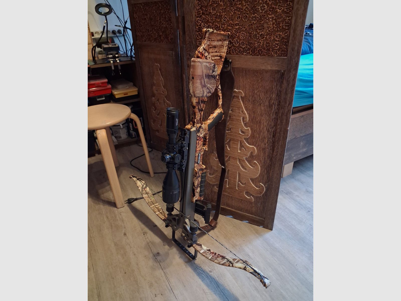 Arbalète de chasse recurve Excalibur Matrix 330, 220 lbs avec beaucoup d'accessoires