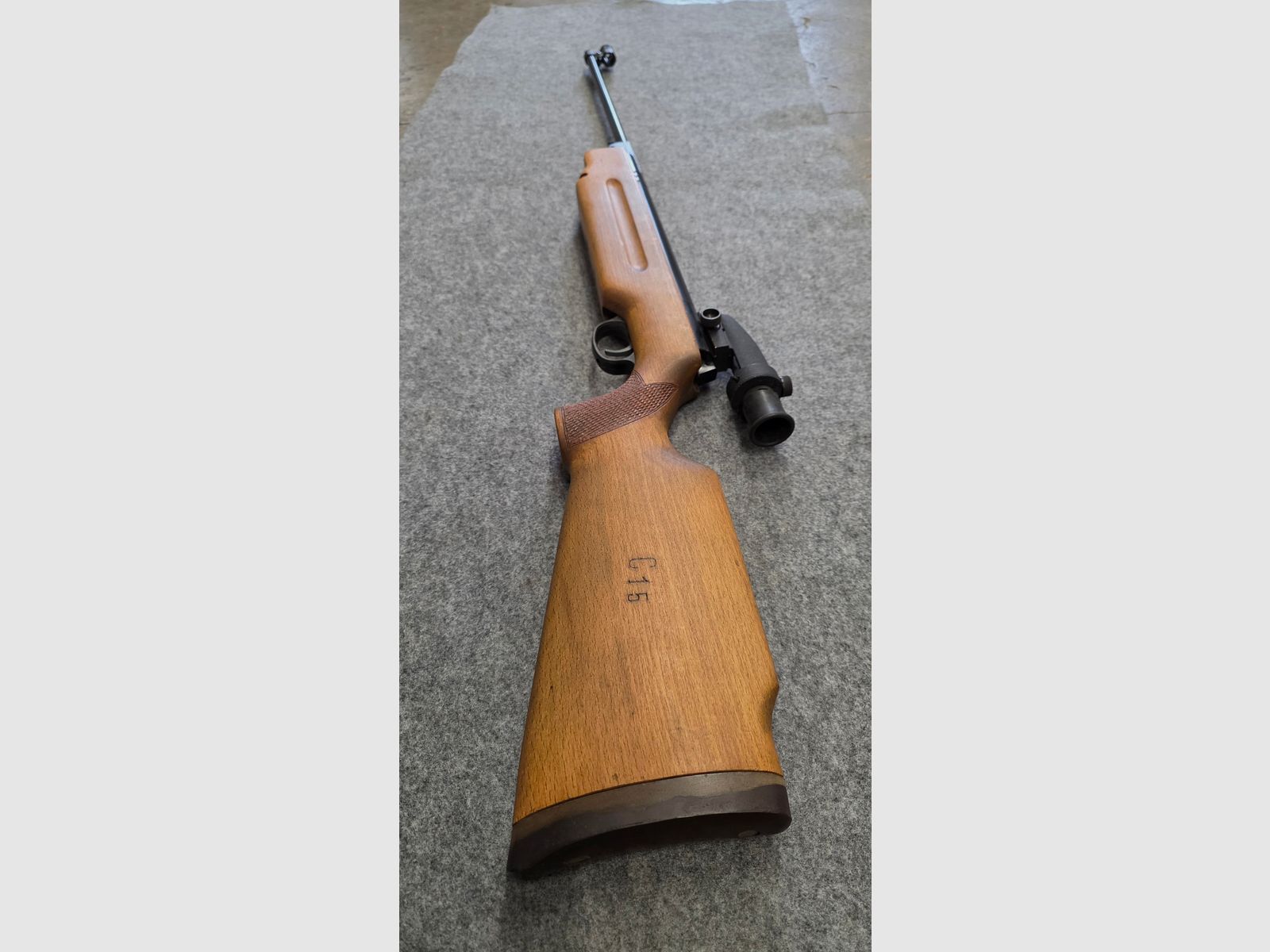 W kolbie Mod. 311 karabinu powietrznego Knicker Haenel 303-8 Super w doskonałym stanie (nieprzerabiany!) z diopterem