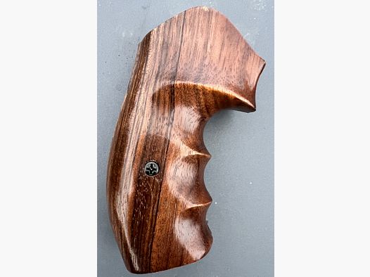 Smith & Wesson K/L Frame Round Butt uchwyt drewniany orzech z rowkiem na palce – nowy – Doskonała ergonomia
