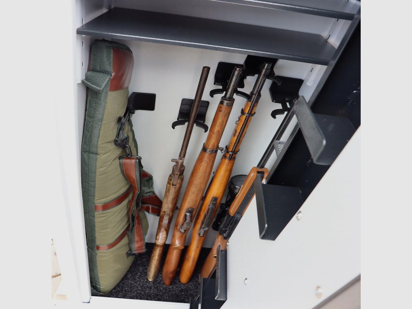 Armoire à armes combinée HUNTER PANDA Classe 1 (1500x690x410) max. 8 armes longues, étagère