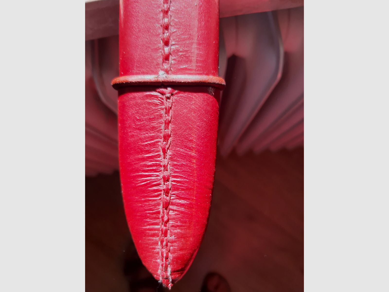 Das  Sagenumwobene  Schwert der KÖNIGE  " W I N D S O N G " ist Handgeschmiedet und scharf geschliffen, ein echter   EYECATCHER
