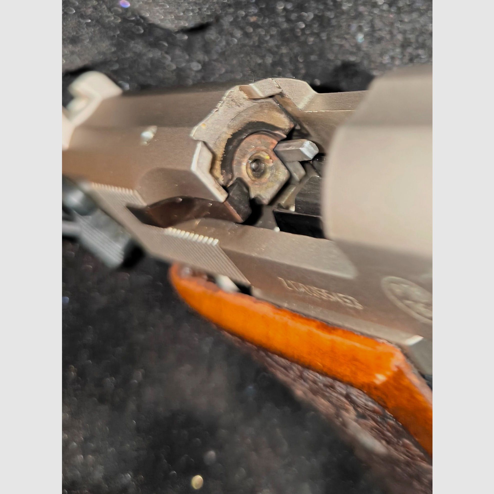 ⚠️ Attenzione collezionisti di armi Walther - pezzo da vetrina - Walther P88 Compact con impugnature in legno e decorazioni nelle impugnature in legno, in condizioni ottimali sia estetiche che funzionali e solo un caricatore utilizzato per prova!! PTB - 764