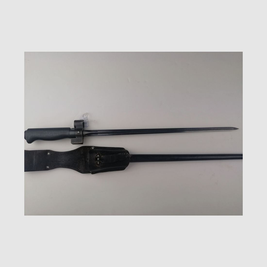 Très belle baïonnette Lebel S103(f) – recoupée bleuie – réutilisation Wehrmacht – Rare porte fourreau – TBE, image 10 sur 16
