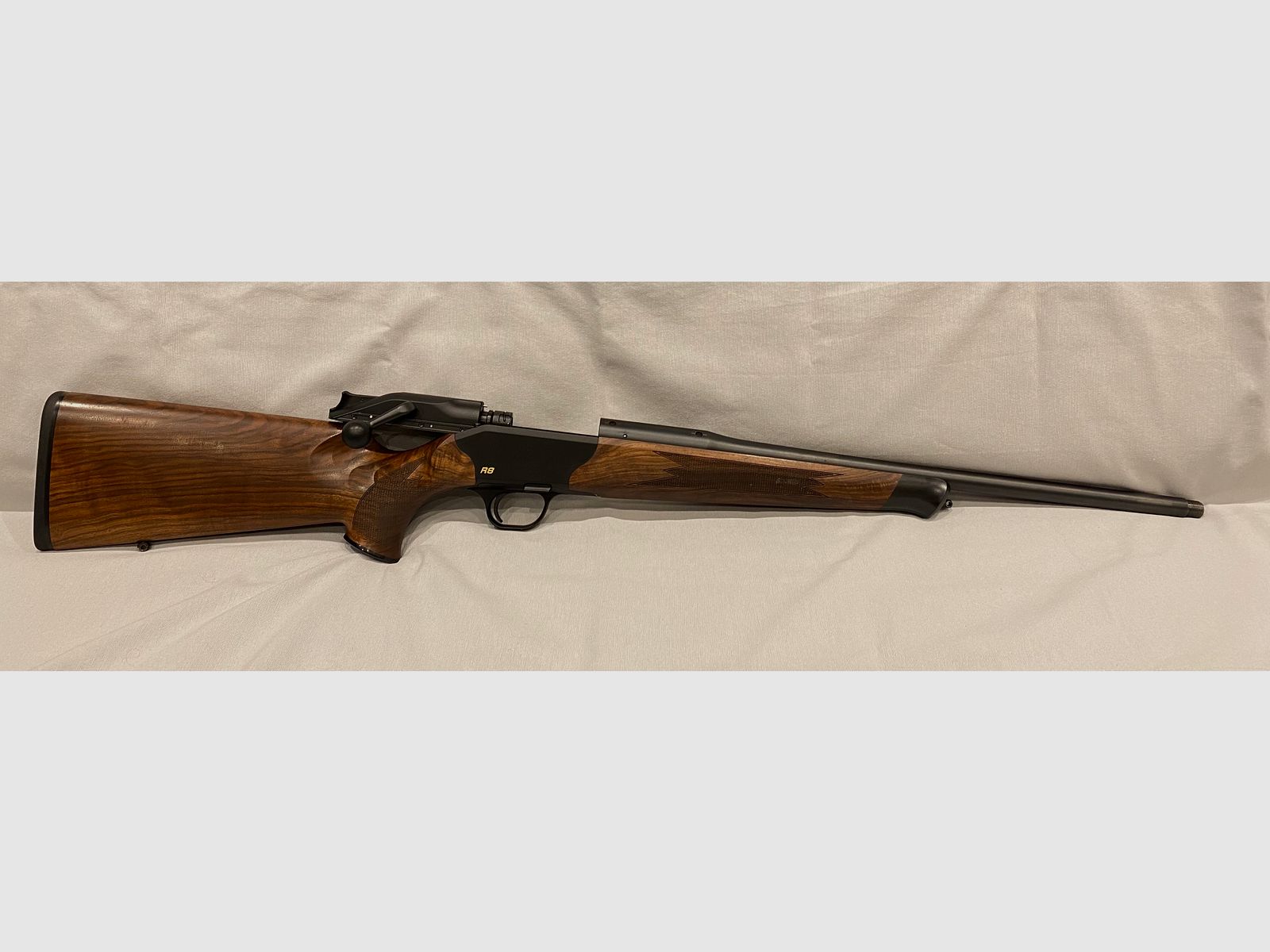 Blaser R8 Holz Standard mit Swarovski Sattelmontage 