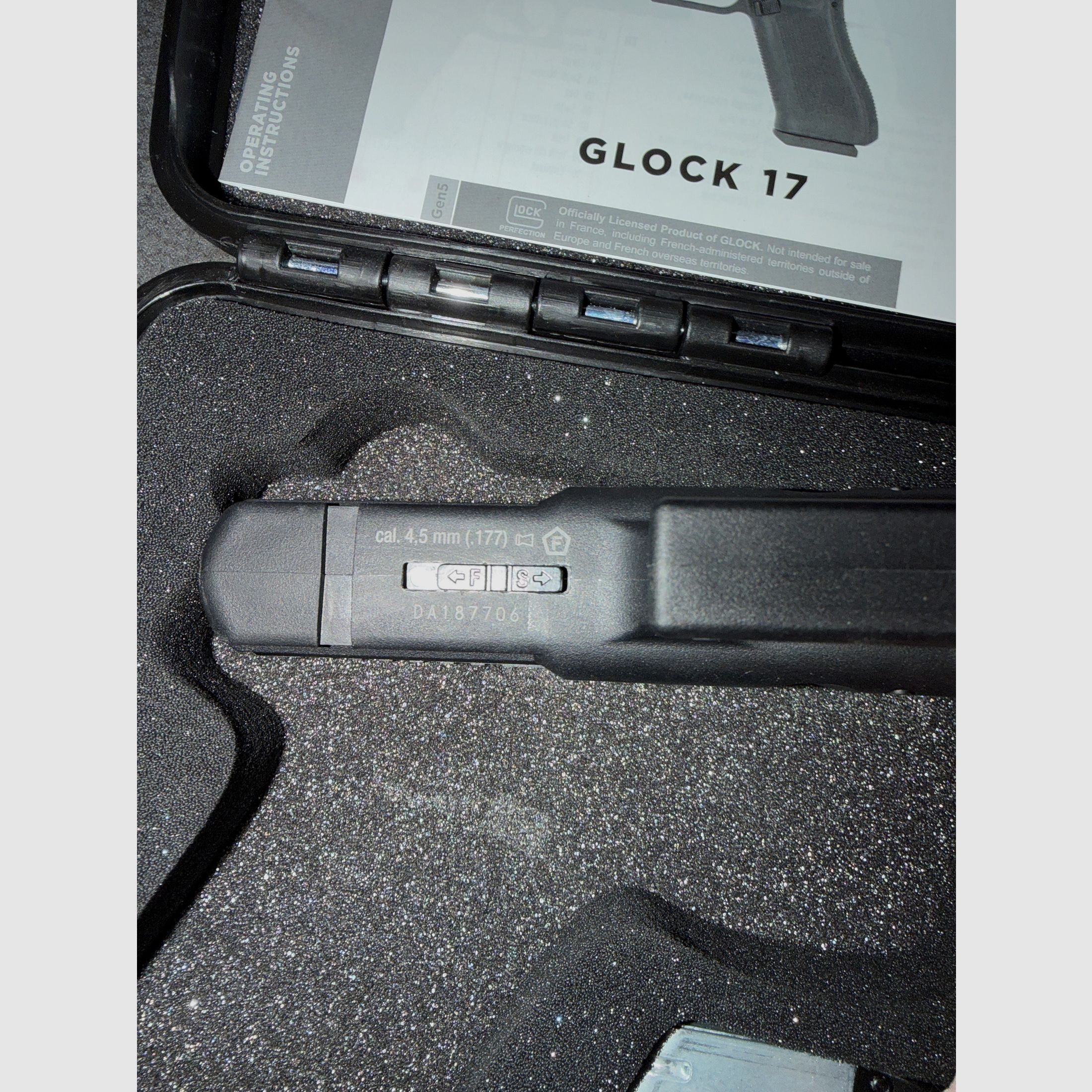 Umarex Glock 17 Gen5 CO2 air pistol | 4.5 mm | complete set | excellent condition | with CO₂ & case