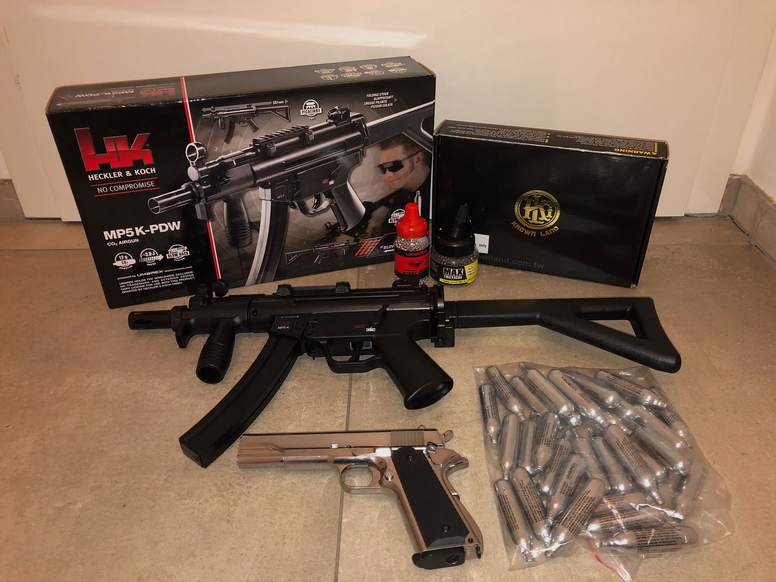 2 CO2 Waffen —  (1x KLI M1911-A1 Vollmetall & 1x Heckler und Koch MP5 K-PDW)