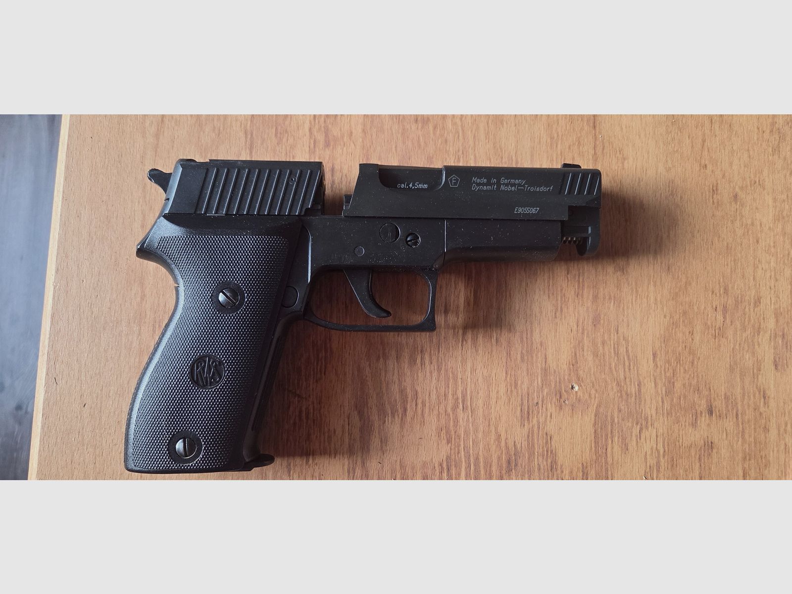 RWS Mod. C225 CO2 air pressure pistol, image 6 of 13
