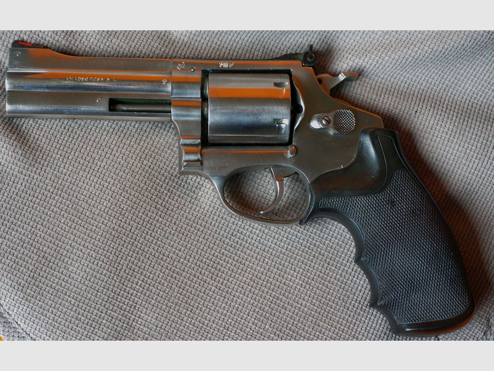 Revolver Marke Rossi Modell 711   .375Mag  4''  Stainlesssteel  Ausführung