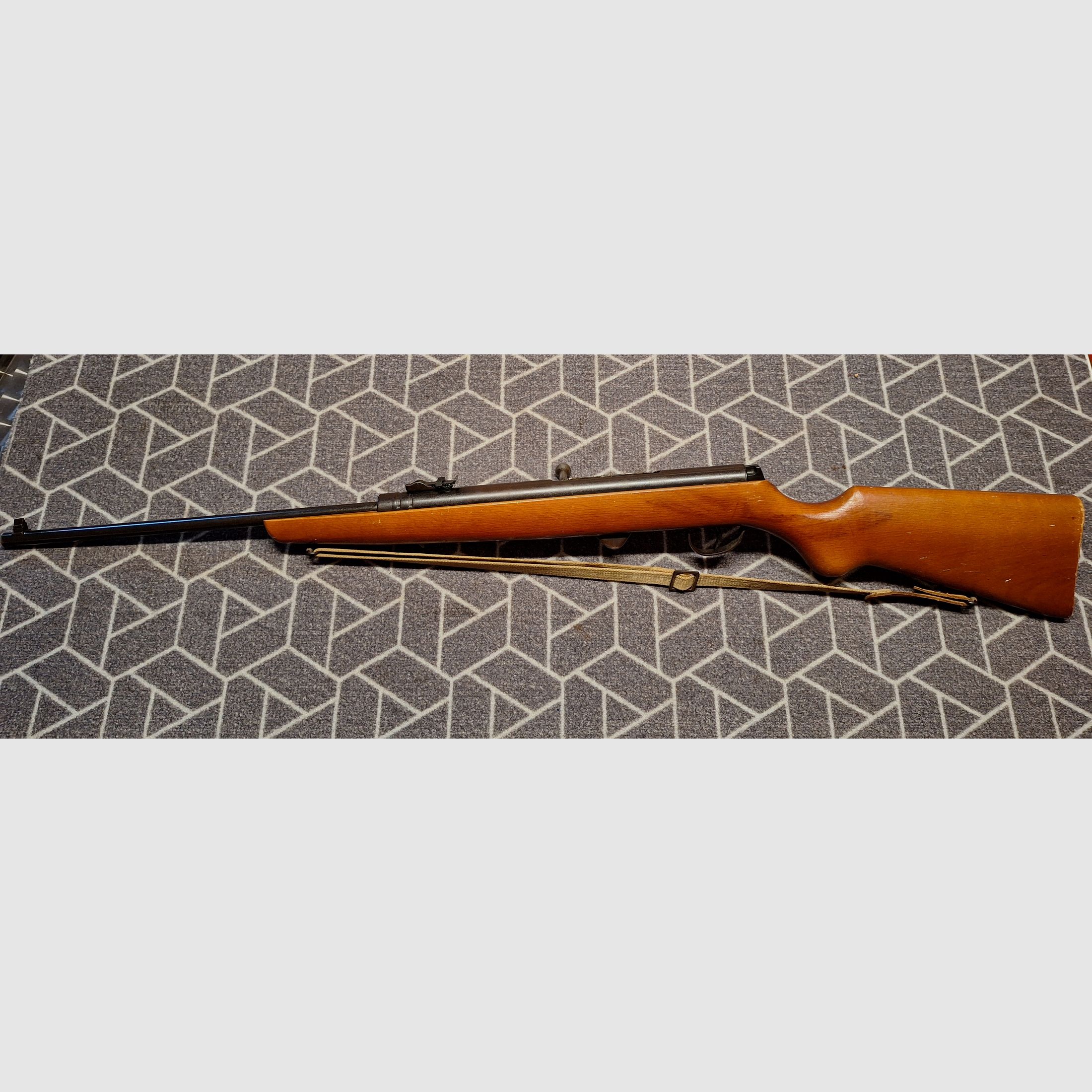 Haenel Suhl 310 "Q1" air rifle with 12-round magazine + original pellets!