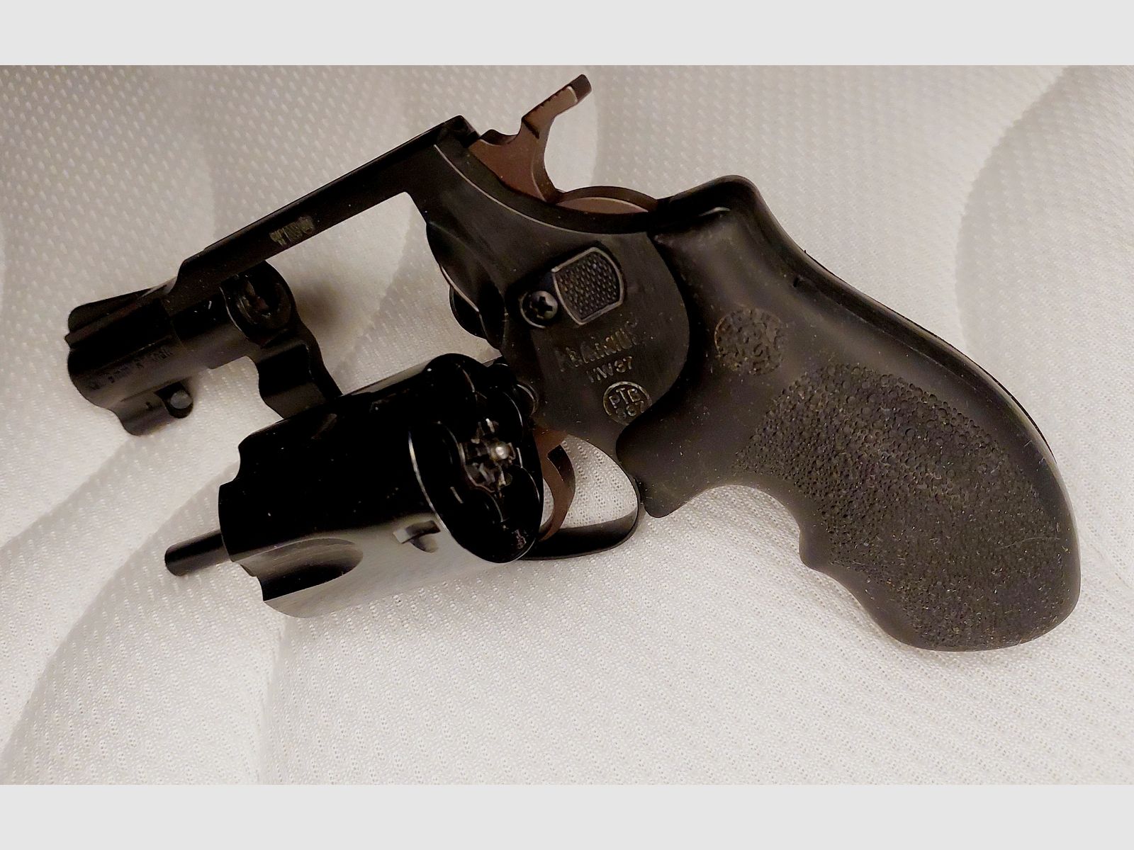 Weihrauch HW37 cal. 9mm R.K. (PTB 887) OVP in ottime condizioni (Arminius HW 37) con impugnature Hogue