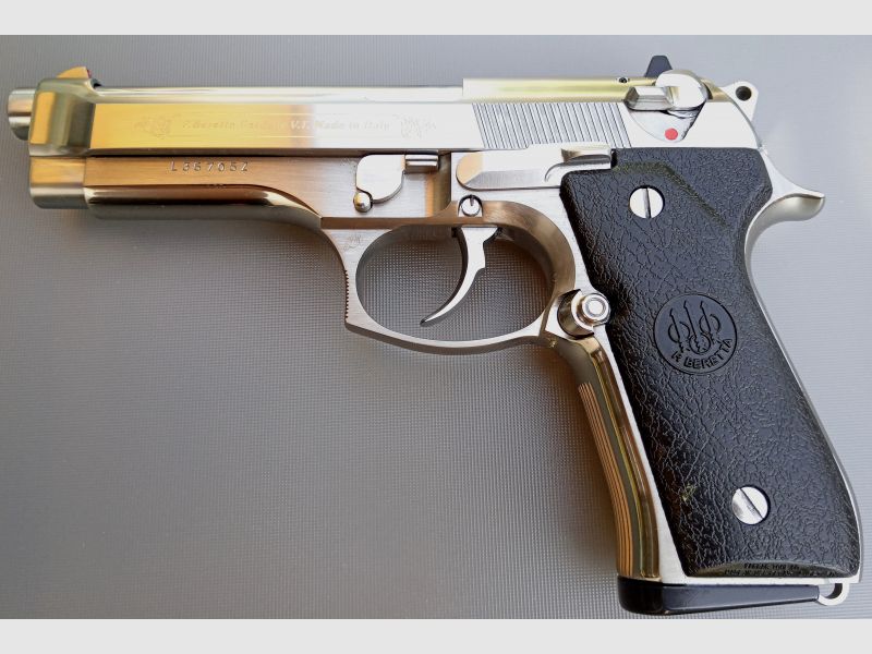 Beretta F92 stainless - Sondermodell mit goldener Schrift