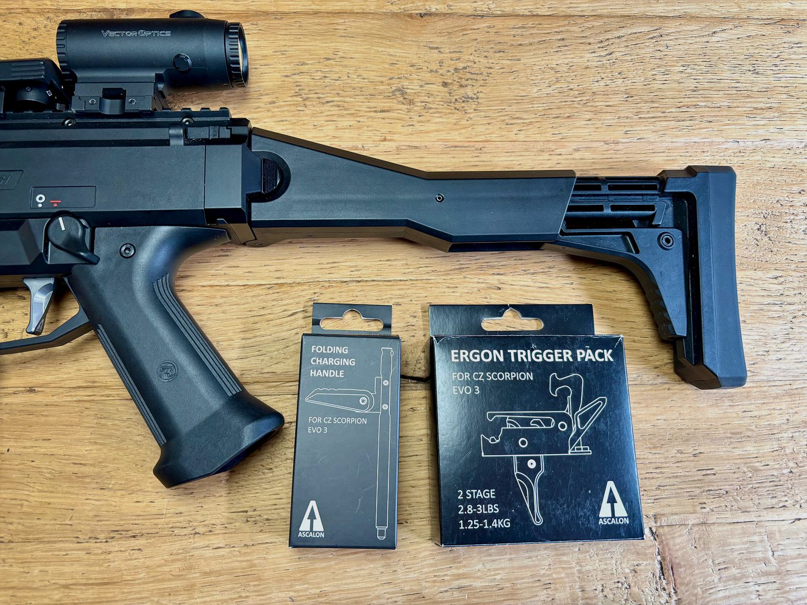 Selbstladebüchse CZ Scorpion Evo 3 S1 Carbine Sportabzug, Schubschaft klappbar,  Kompensator – Kaliber 9 mm Luger inkl. Red Dot u 5fach Magnifier