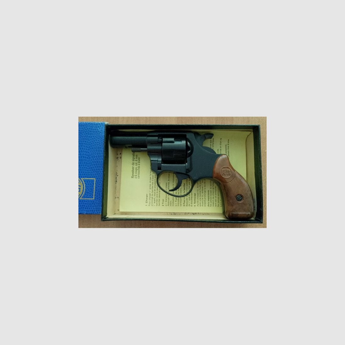 Röhm Schreckschussrevolver RG 76 mit der PTB 140 im Kaliber 6 mm Knall