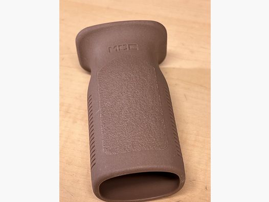 Agarradera frontal para Airsoft vertical en Dark Earth versión media, Key - MOD