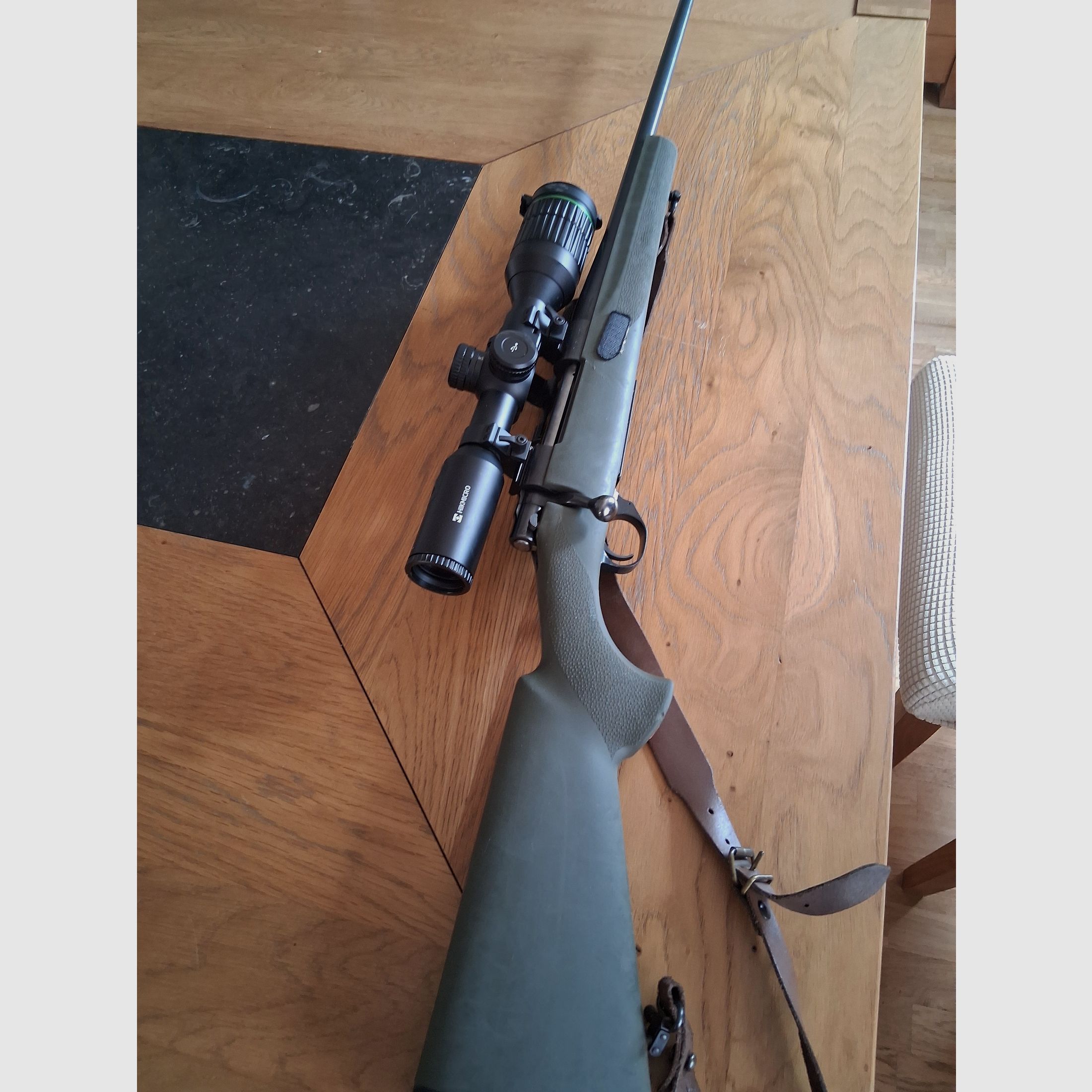 Carabina HOWA con scope HIKMICRO