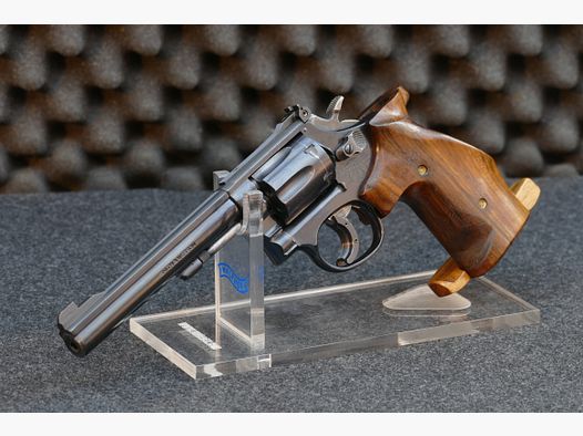 Smith & Wesson Model 17-5 — 6" (152 mm) • .22 LR