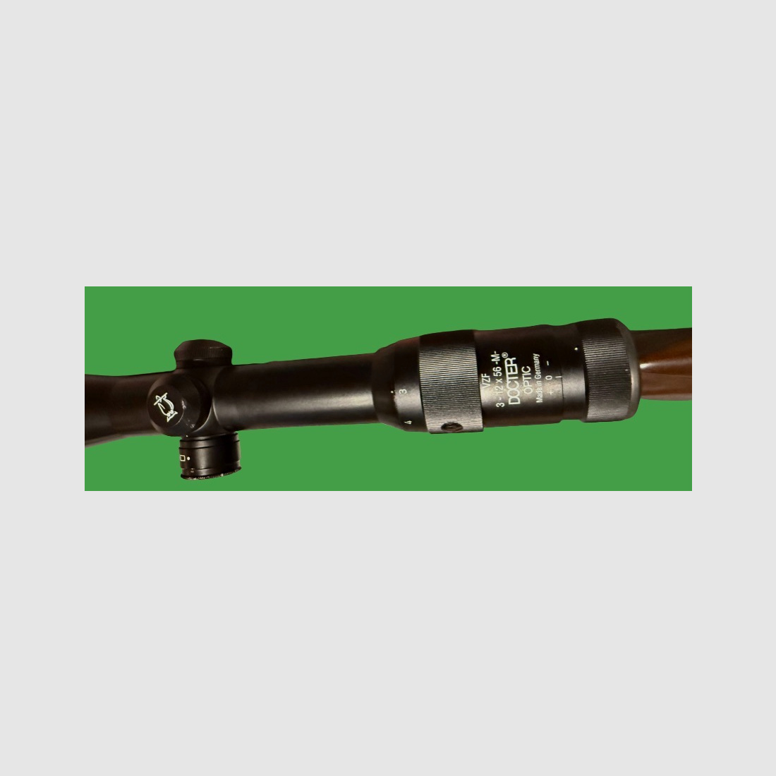 Repetidor de cerrojo Blaser R93 Luxus con visor Docter Optic 3-12 x 56 con retícula iluminada