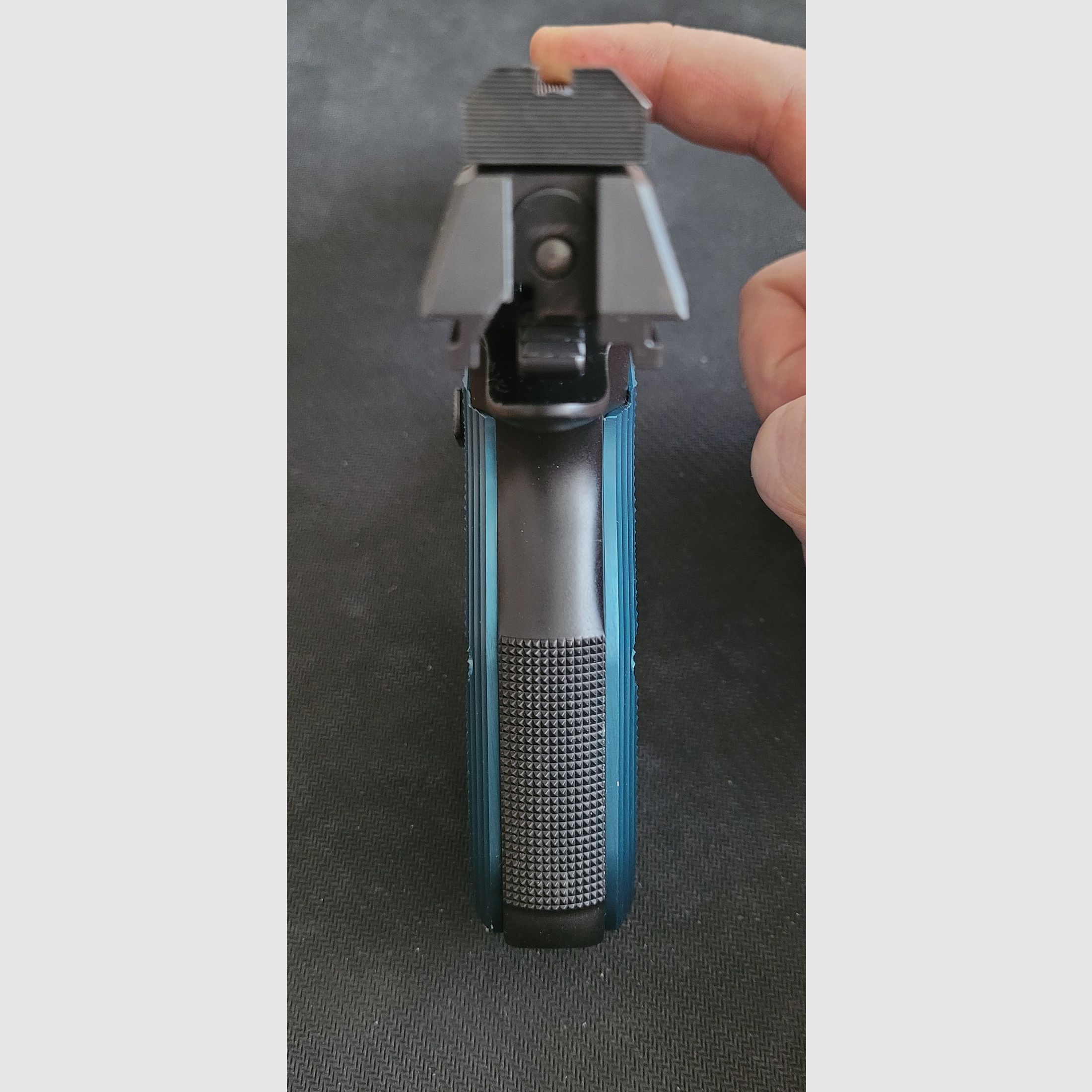 Neue CZ Shadow 2 Griffschalen- LokGrips Palm Swell Ridgebacks- Color-Fill
