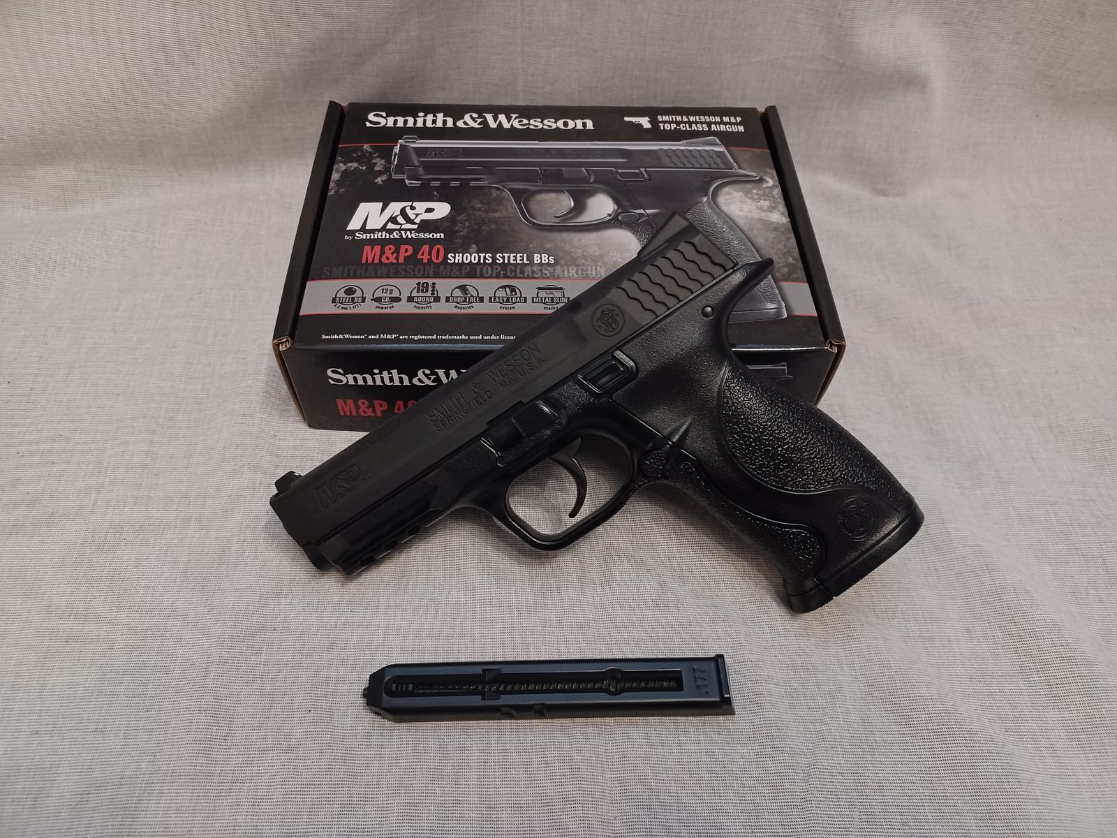 Smith & Wesson M&P 40 / 4,5 mm BB / CO2 / Pistole / OVP (28)