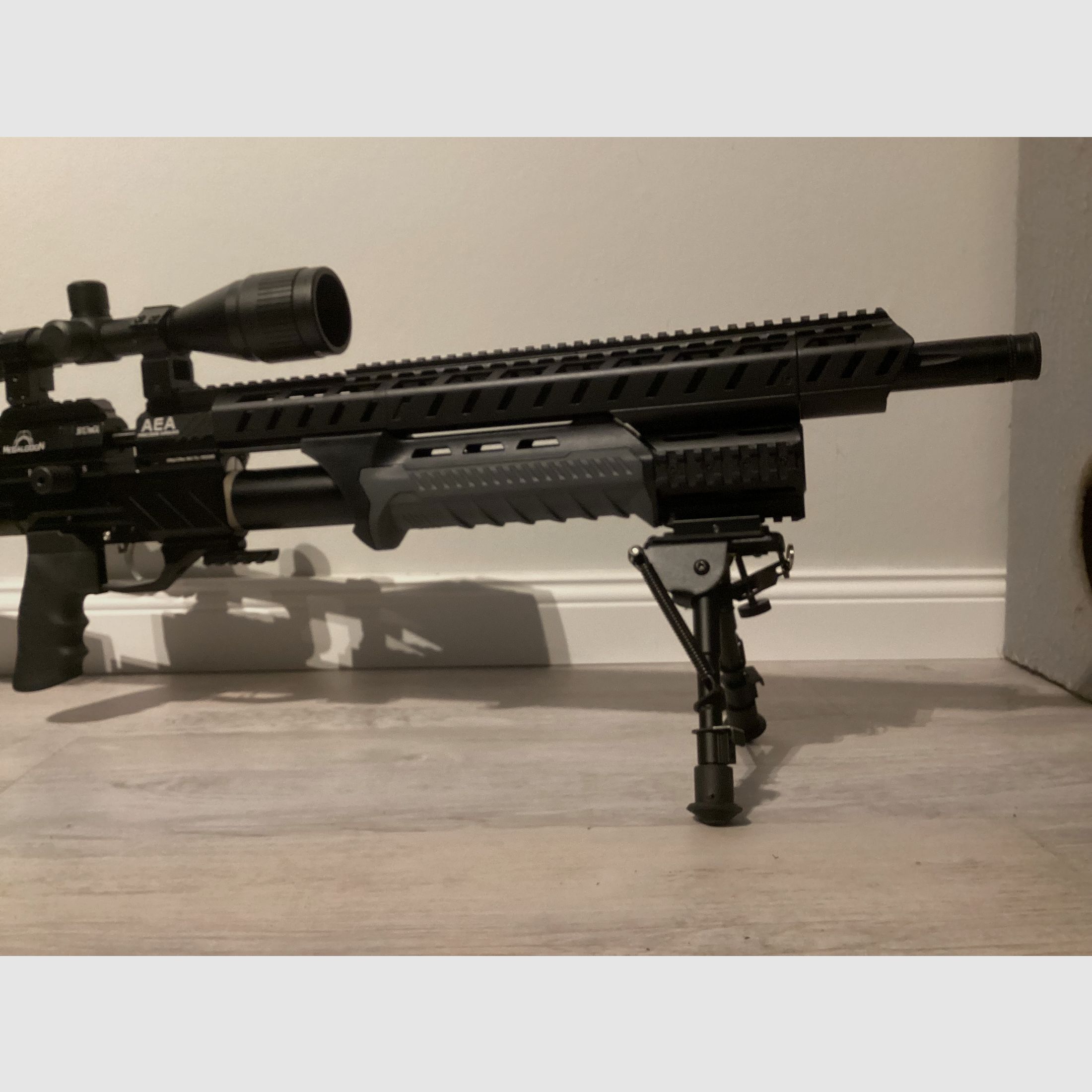 AEA Megalodon new and unused. Handguard possibly as a self-assembly kit. (40 Euro)