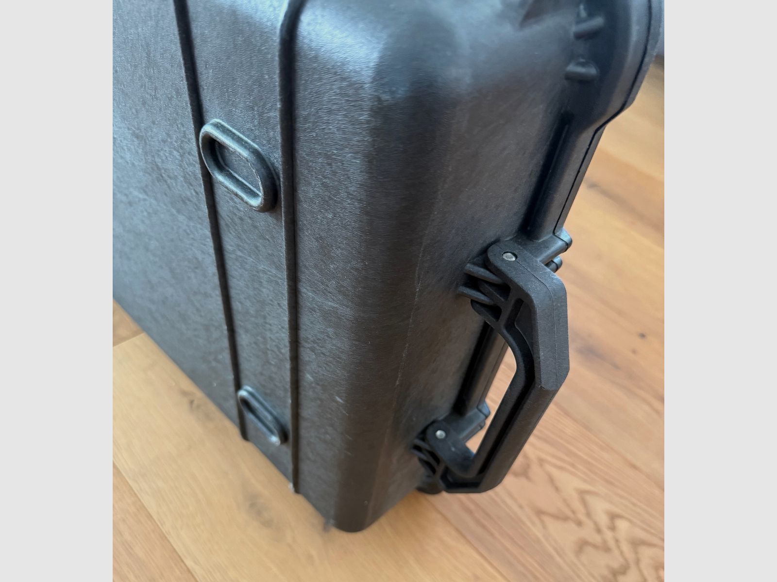 Peli Case 1750 Waffenkoffer mit Schaum, Schwarz, Wasserdicht