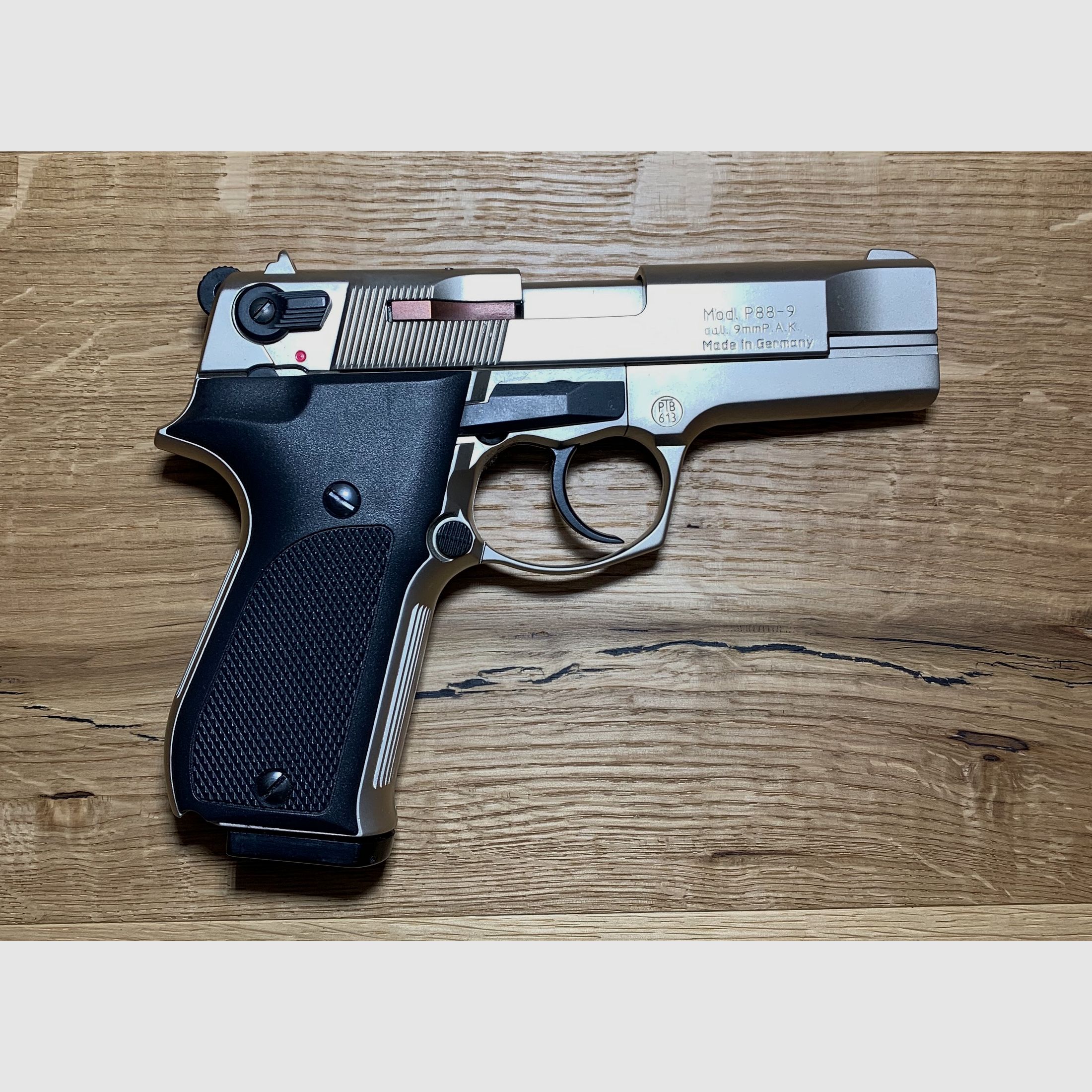 Walther P88 Compact Signalpistole/Schreckschuss 9mm P.A.K. in Matt vernickelt von Umarex