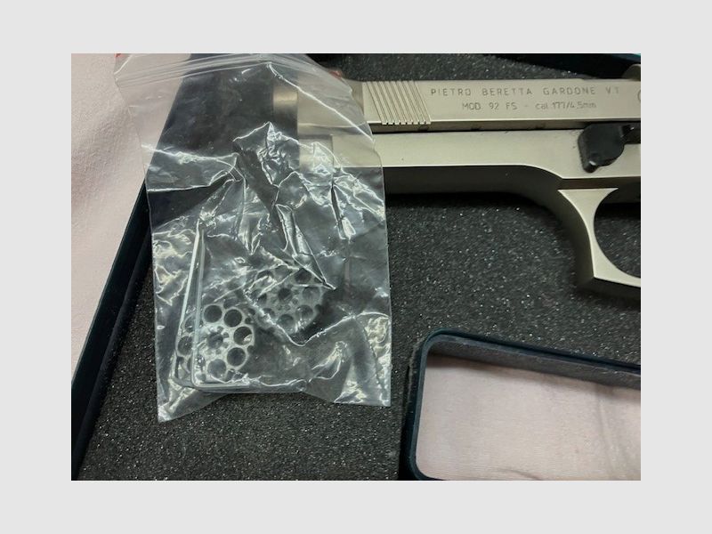 Pistola Co2 Umarex Modello Beretta 92 FS, calibro 4,5 mm