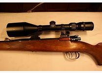 Carabine à verrou avec scope en calibre .30-06.