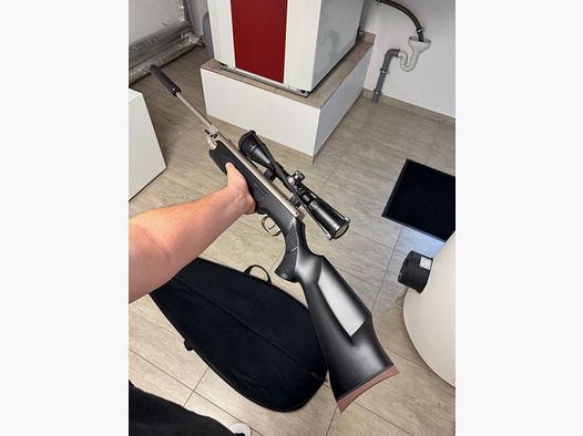 Weihrauch HW 35K F Black Silence – 4,5 mm, inkl. Schalldämpfer & Zielfernrohr