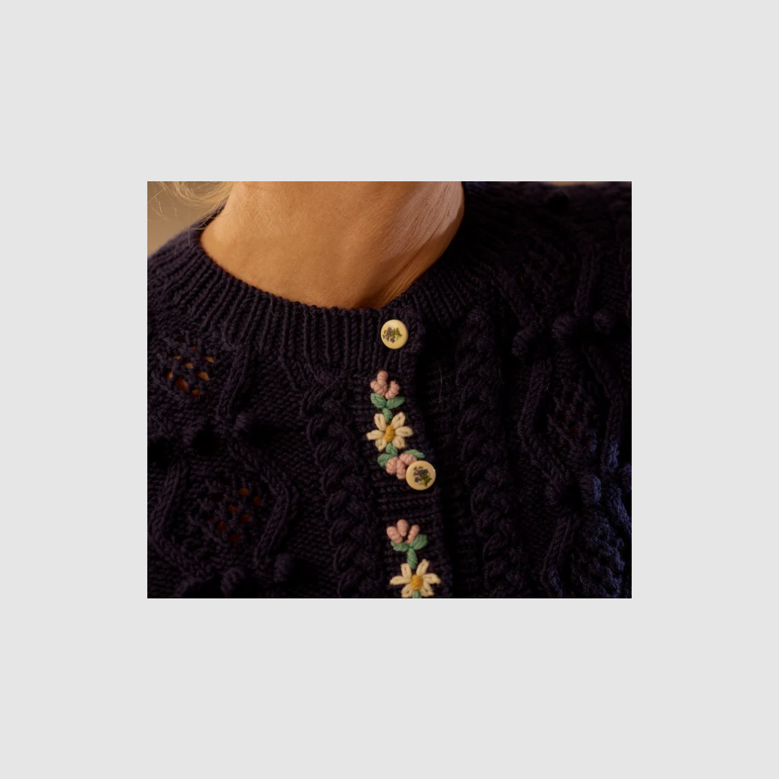 Michaela Buerger Thekla Handknitted Merino Wool Cardigan — Deep Blue, Bild 4 von 7